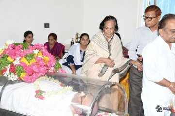 Celebs Pay Condolences to C Narayana Reddy